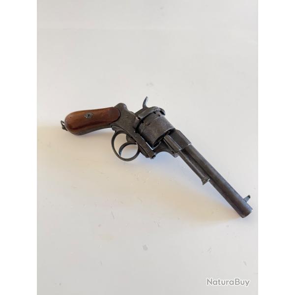 Revolver Lefaucheux  cal. 12mm dat environx 1870, gravure sur le corps