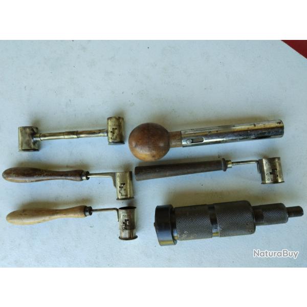 Lot d'outils, dosettes r�glables plombs/poudre, bourroir � ressort, outil calibre 16