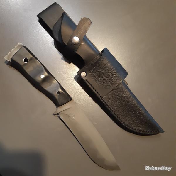 Couteau bushcraft artisanal avec trempe s�lective et manche ch�ne des marais