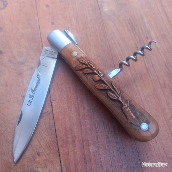 Magnifique Couteau LE PROVEN�AL CR�ATION G.JULIEN Manche en Olivier Sculpt� avec Tire Bouchon