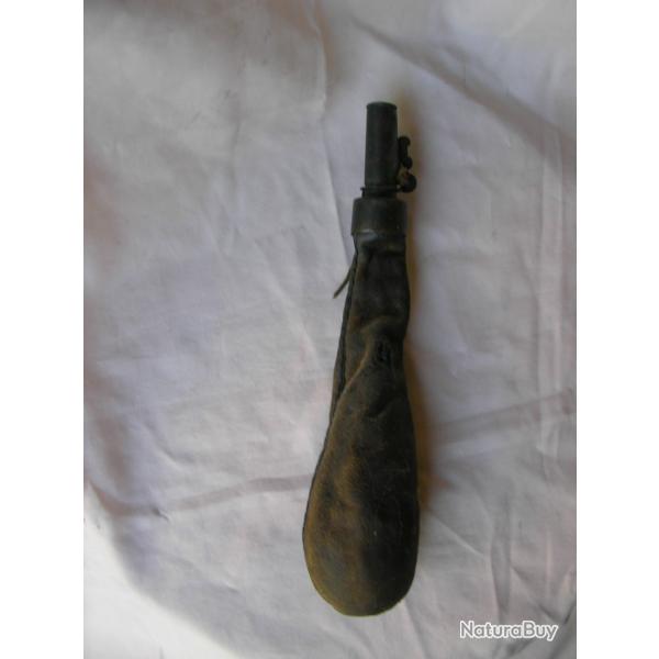 WW1/PREWAR ANCIENNE POIRE A POUDRE/PLOMB EN CUIR CIVILE CHASSE/MILITAIRE AVEC CAPUCHON A IDENTIFI