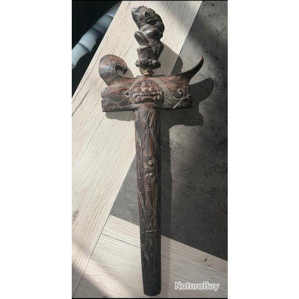 un bel exemplaire d'un kriss d'Asie du Sud-Est