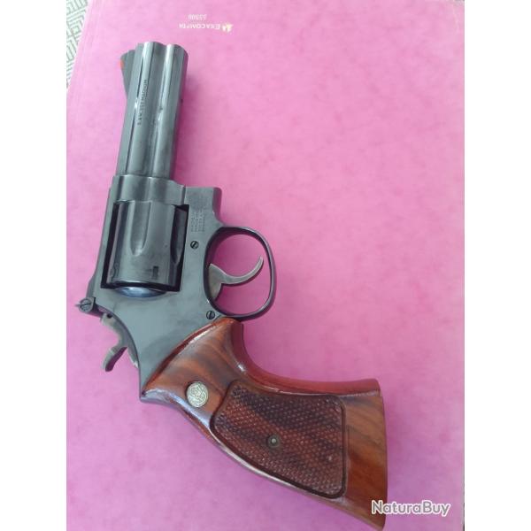Pistolet Smith & Wesson  586 357 magnum canon 4 pouces .