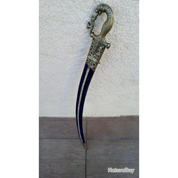 ANCIEN  SABRE TALWAR   AVEC SON FOURREAU  . COMPLET  . PAS DE JEU  .