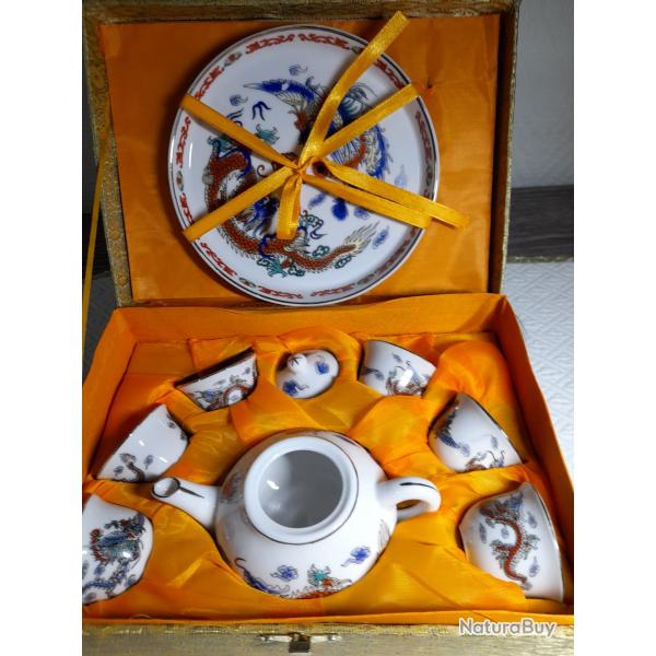 DINETTE  SERVICE A THE  JAPONAIS PORCELAINE  6 TASSES 1 THEIERE 1 PLAT SERVICE