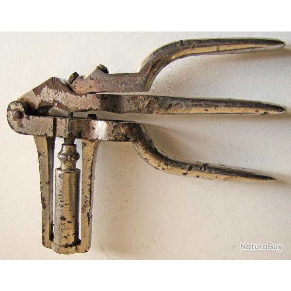 PINCE D'AMOR�AGE D�SAMOR�AGE type Excelsior. Cal16. Manu de St Etienne.