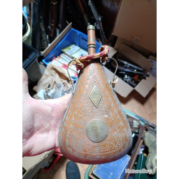 Poire a poudre orientale. Vide