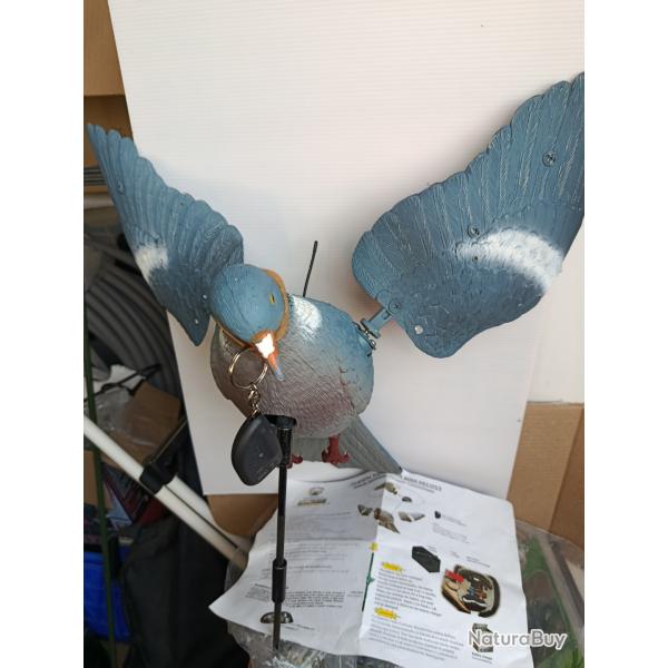 Pigeon lectrique ailes tournantes avec tlcommande