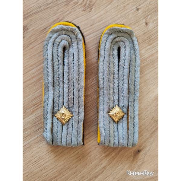 PAIRE DE PATTES D �PAULE DE LIEUTENANT DE LA CAVALERIE,FOND NOIR