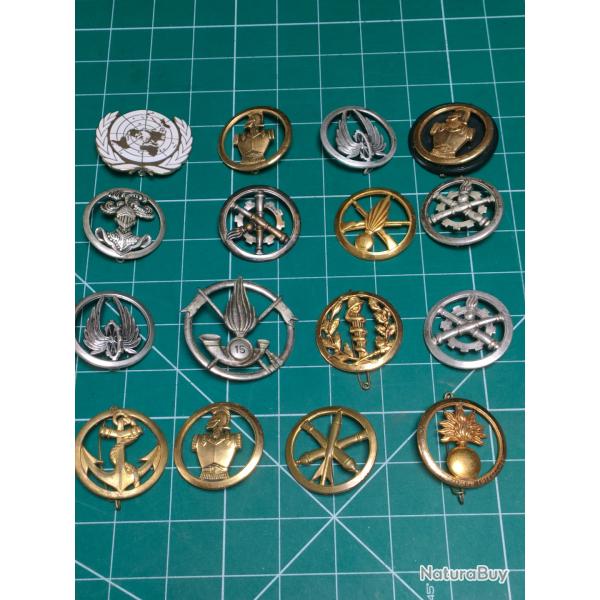 LOT DE 16 INSIGNES DE BERET FRANCE, 1 ITALIE, 1 ONU