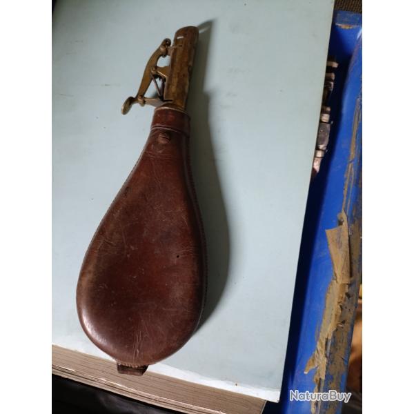 Poire a poudre ancienne.