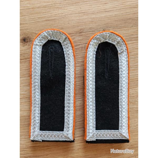 PAIRE DE PATTES D �PAULE DE SERGENT-CHEF DE LA GENDARMERIE,FOND NOIR