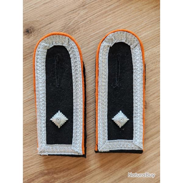 PAIRE DE PATTES D �PAULE D ADJUDANT DE LA GENDARMERIE,FOND NOIR