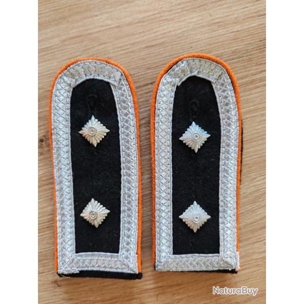 PAIRE DE PATTES D �PAULE D ADJUDANT-CHEF  DE LA GENDARMERIE,FOND NOIR