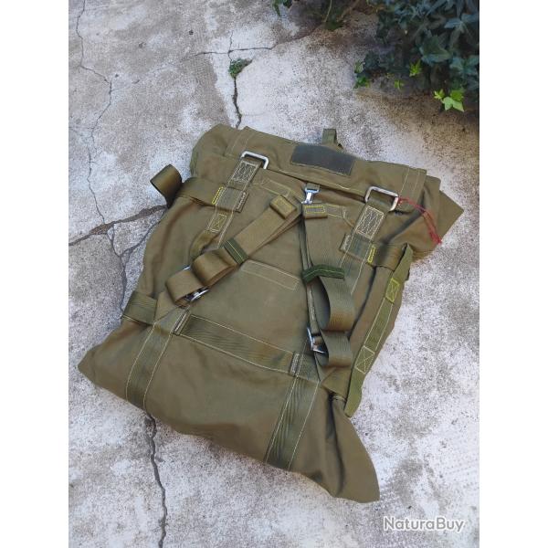 gaine de largage matriel TAP. Matriel parachutiste armee francaise sac a dos.