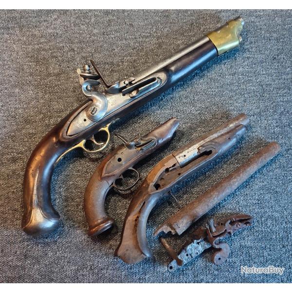 Lot d'anciens pistolet  silex dont 1 avec platine compagnie des Indes dat 1810