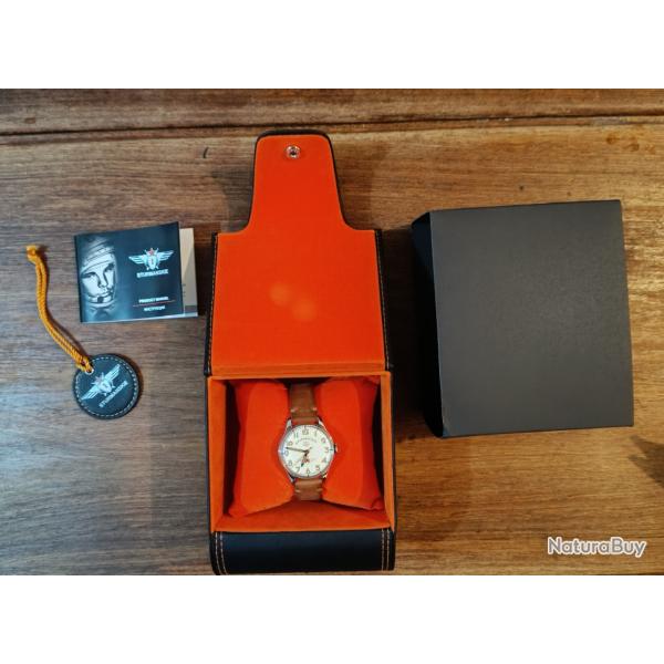 R�plique de la montre du premier homme � voler dans l'espace .