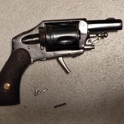 Bulldog 8 mm 92 fran&ccedil;ais a r&eacute;vis&eacute;