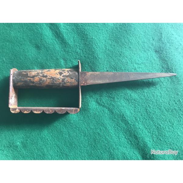 POIGNARD FABRICATION DE POILUS