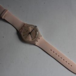 SWATCH Montre Swatch New Gent Rose Rebel SUOT700
