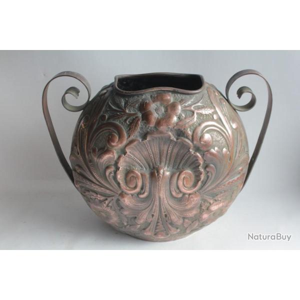 Vase cuivre Art Nouveau