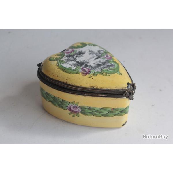 Petit pot faence Sceaux XVIIIe sicle