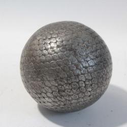 Boule de pétanque cloutée écailles de poisson