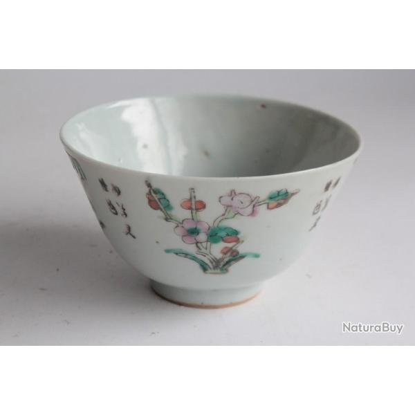 Bol porcelaine Chine famille rose calligraphie et  fleurs