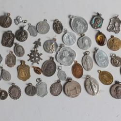 Lot 50 Médailles religieuses