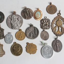 Lot 17 Médailles religieuses