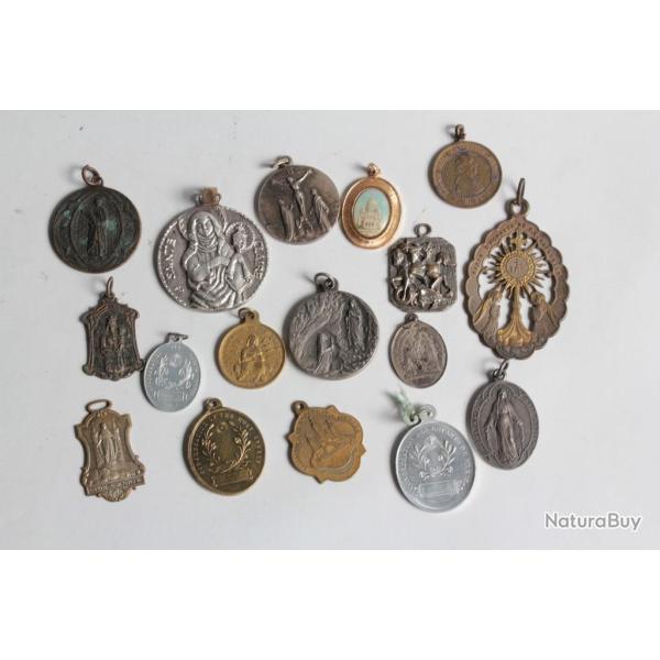 Lot 17 Mdailles religieuses