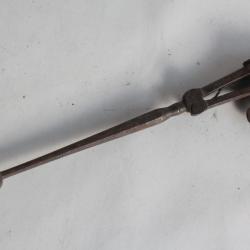 Étau à main d'horloger fer forgé XIXe siècle