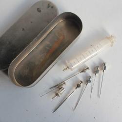 Ancienne seringue Naltera BMA médicale chirurgie