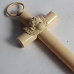 Ancienne Croix de berceau celluloïd chérubin