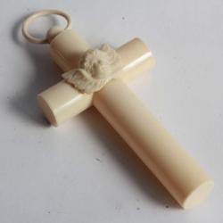 Ancienne Croix de berceau celluloïd chérubin