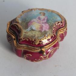 Petite Boîte bijoux porcelaine rocailles