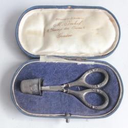 Paire de ciseaux + d&eacute; argent couturi&egrave;re couture