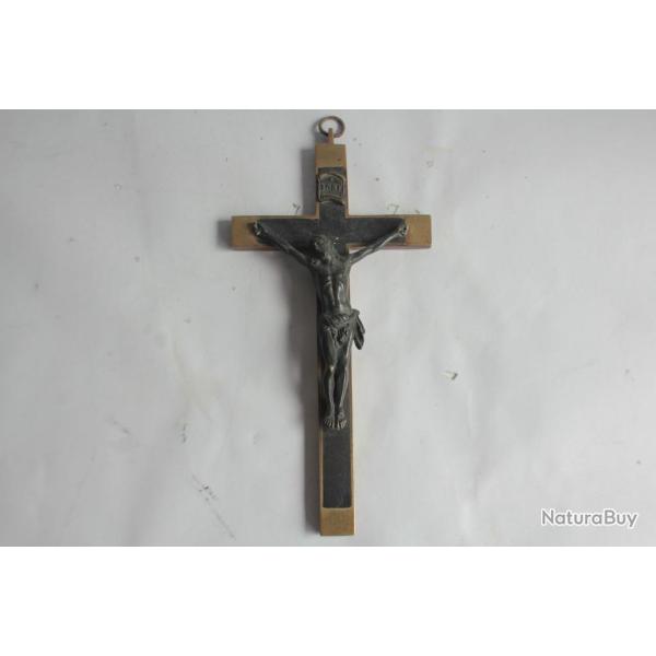 Christ sur croix bronze