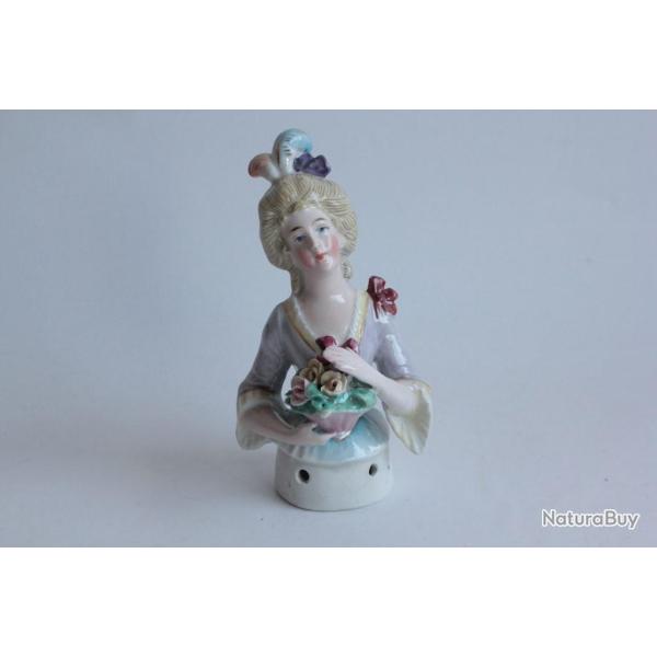 Demi figurine porcelaine Femme panier de fleurs