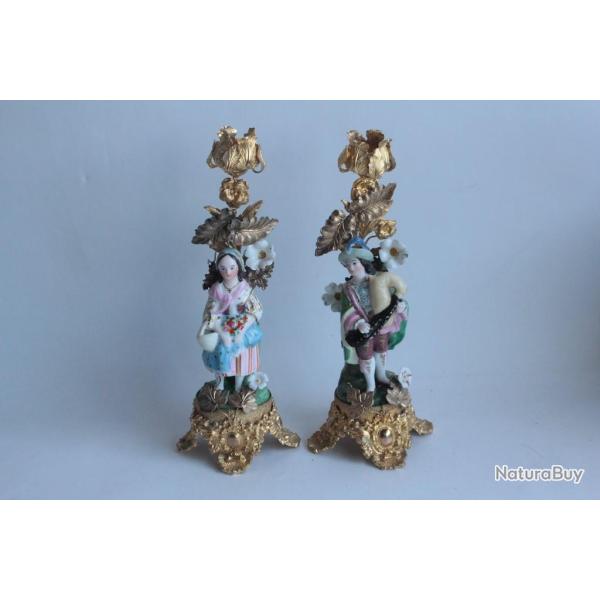 Paire de bougeoirs Personnages porcelaine et bronze dor� XIXe si�cle
