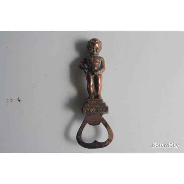 Dcapsuleur poisson Manneken pis cuivre Belgique Bruxelles 1970