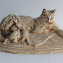Emmanuel FREMIET Sculpture plâtre Chatte allaitant ses petits