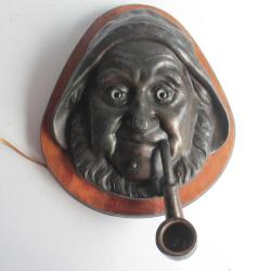 Ancien allume cigare mural figuratif Pêcheur pipe