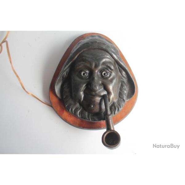 Ancien allume cigare mural figuratif Pcheur pipe