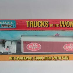 ERTL Trucks of the World # 1428 International 4300 Eagle Dr Pepper