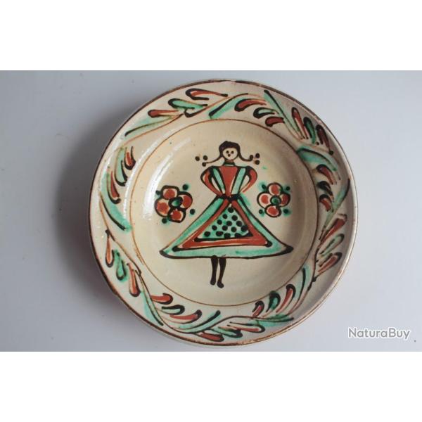 Assiette folklorique roumaine terre cuite verniss�e Femme