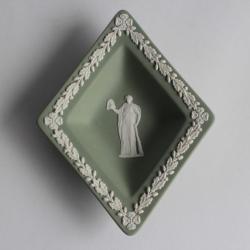 Vide poche Melpomene porcelaine biscuit jaspe vert Wedgwood