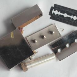 Ancien rasoir de voyage Le Pullman