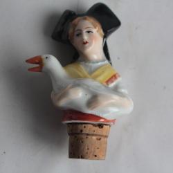 Bouchon verseur porcelaine Jeune femme alsacienne avec oie Allemagne