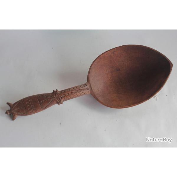 Cuillre  crme bois sculpt Art populaire